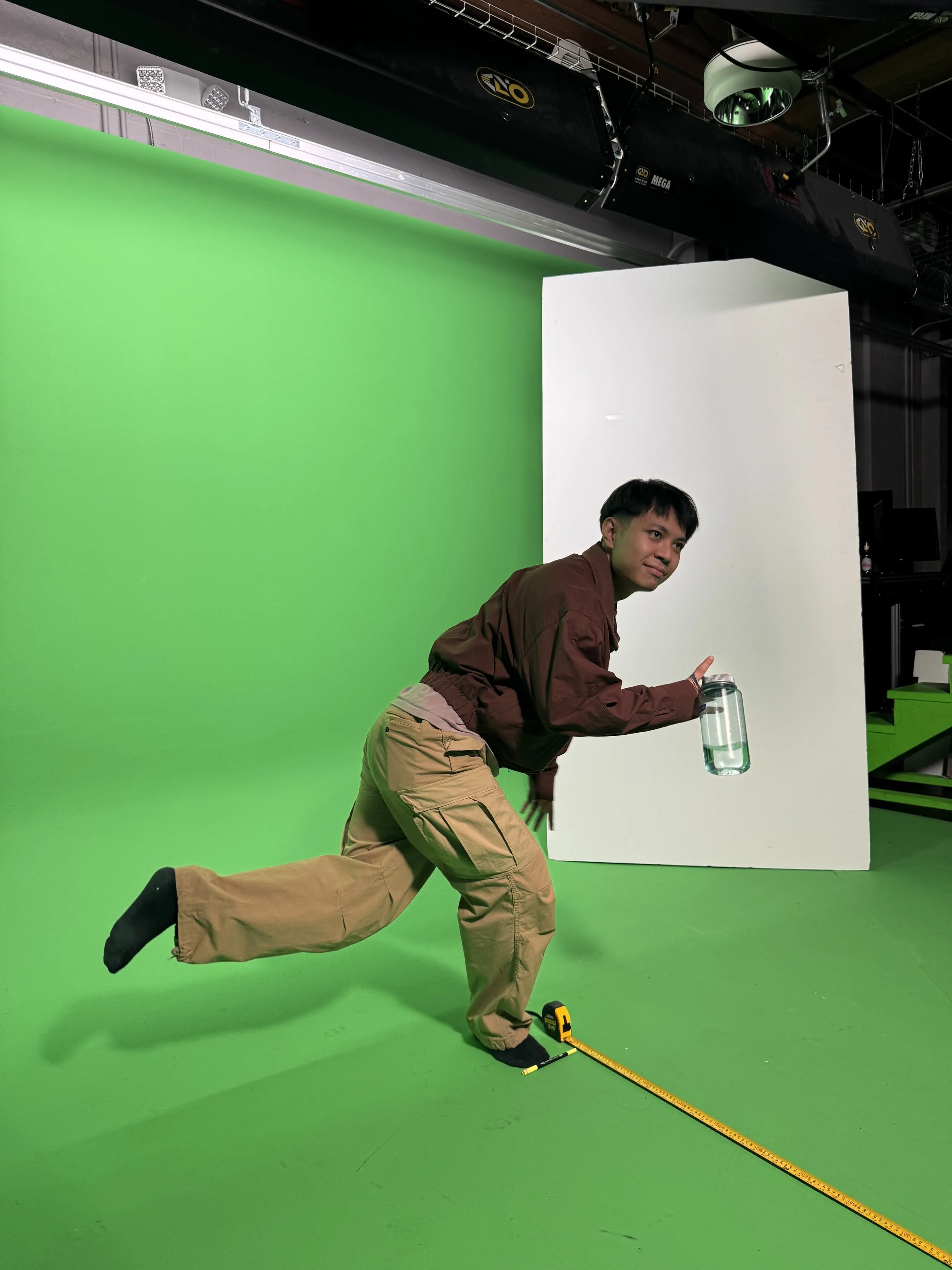 Behind the scenes, Tohyo acting on set